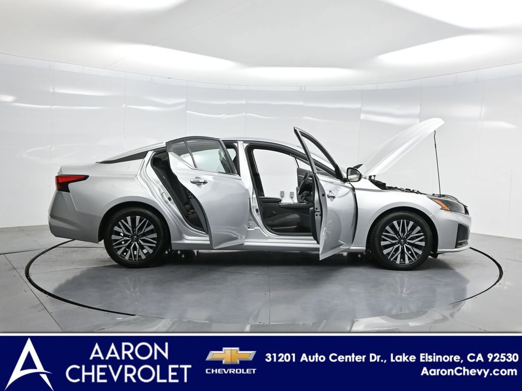 Used 2023 Nissan Altima 2.5 SV image 3
