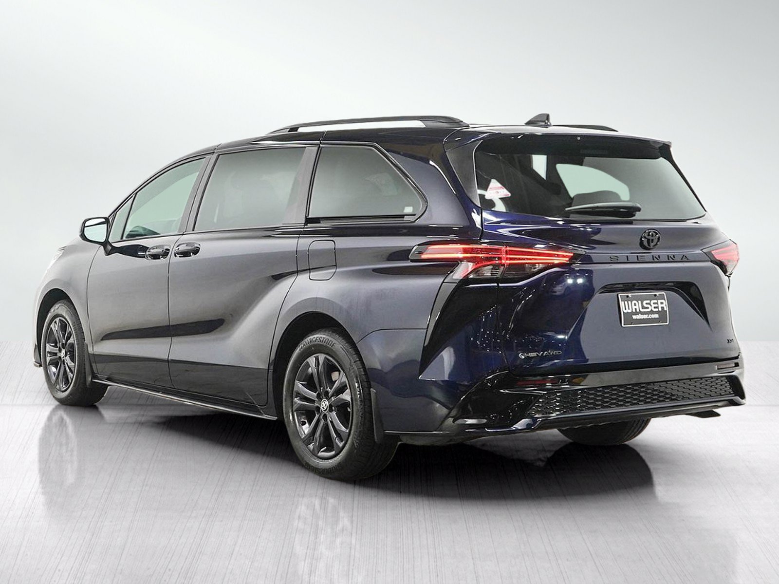Used 2026 Toyota Sienna AWD image 3