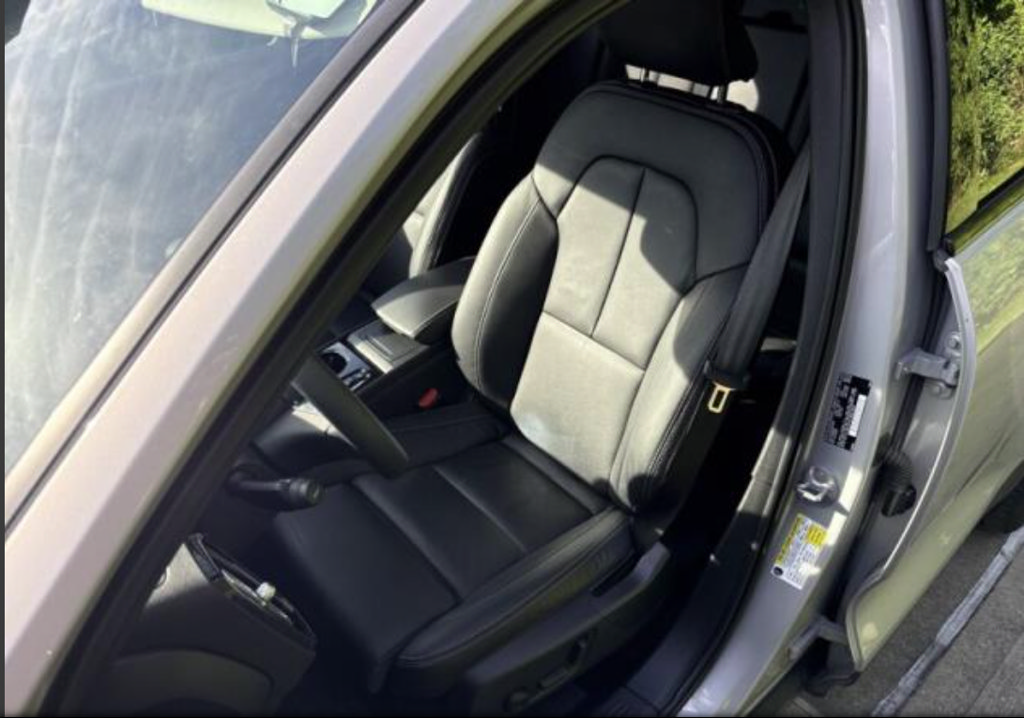 Used 2024 Volvo XC40 B5 Plus w/ Climate Package AWD/4WD image 2