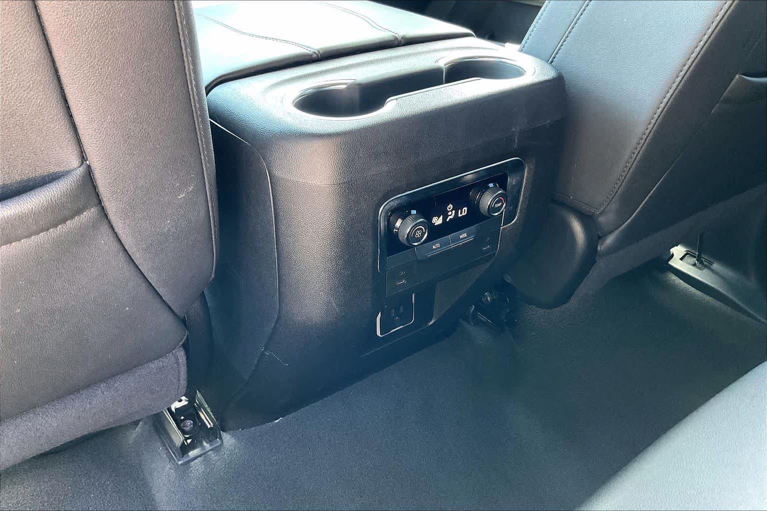 Used 2025 Chevrolet Suburban LT AWD/4WD image 34