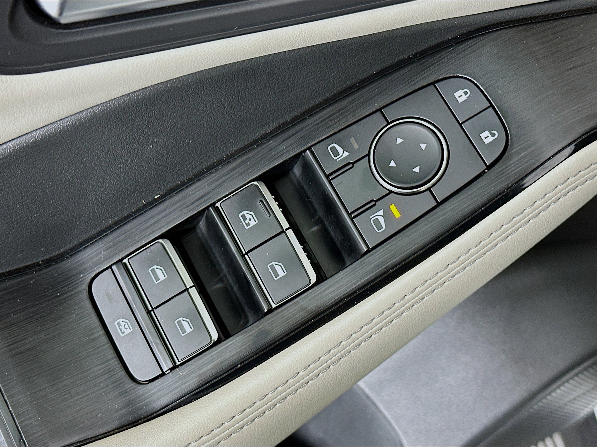 Used 2023 Nissan Rogue SL w/ SL Premium Package image 15