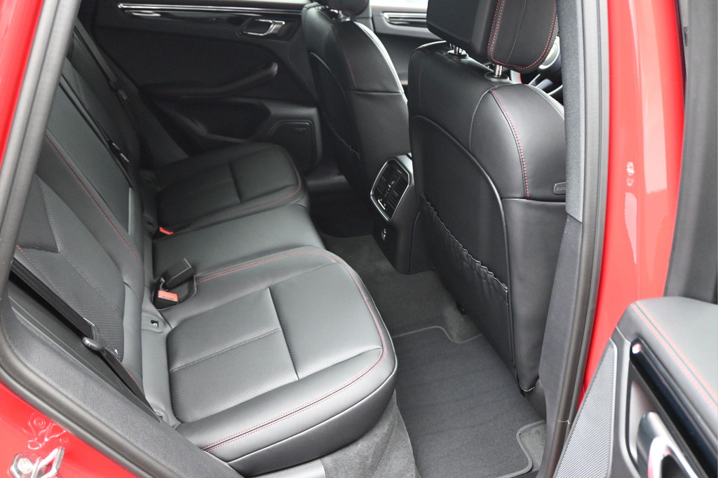 New 2026 Porsche Macan AWD/4WD image 9