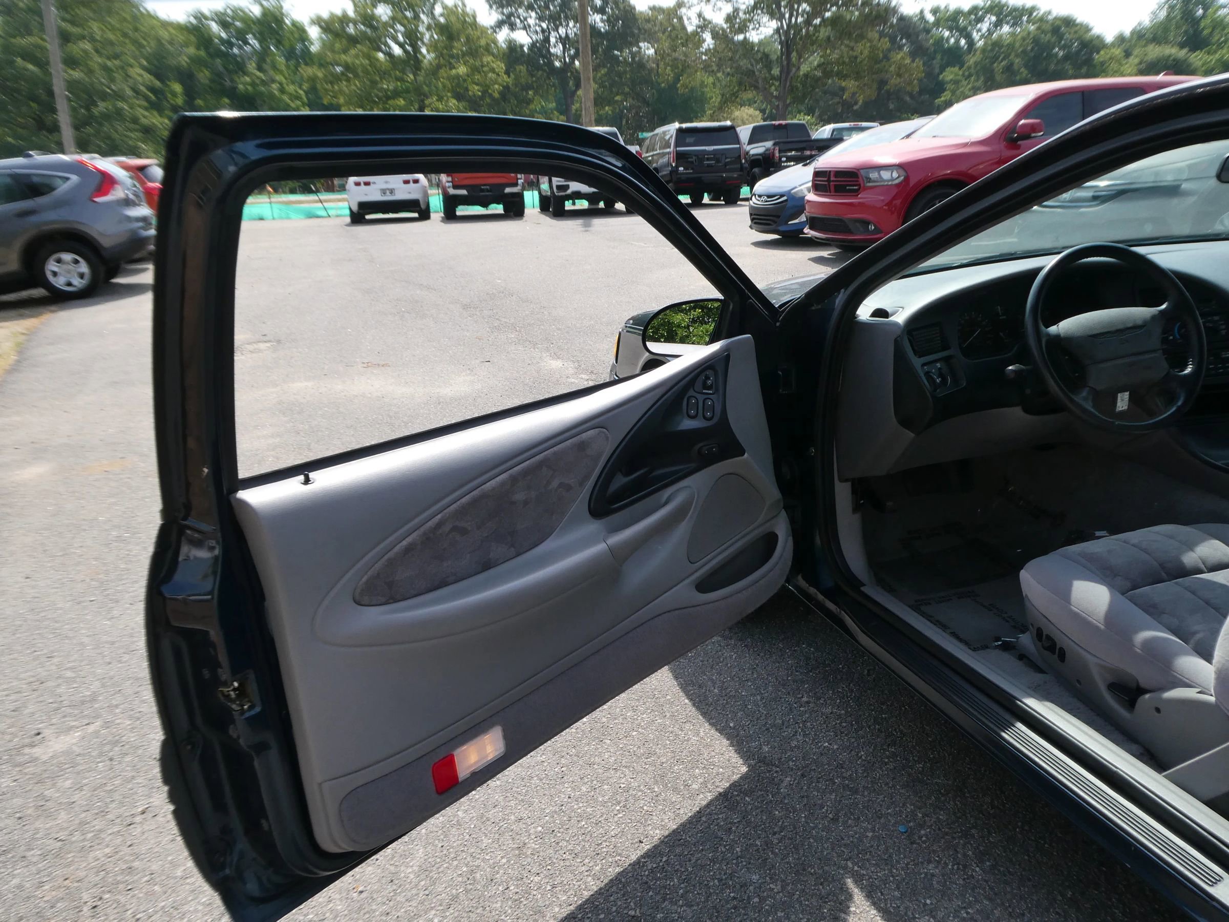 Used 1996 Ford Thunderbird LX RWD image 11