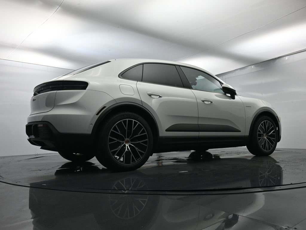 Certified 2025 Porsche Macan Electric image 51