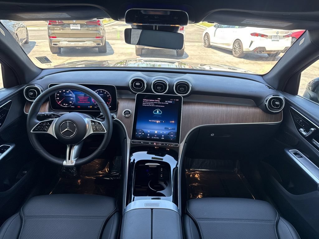 Used 2025 Mercedes-Benz GLC 300 image 13
