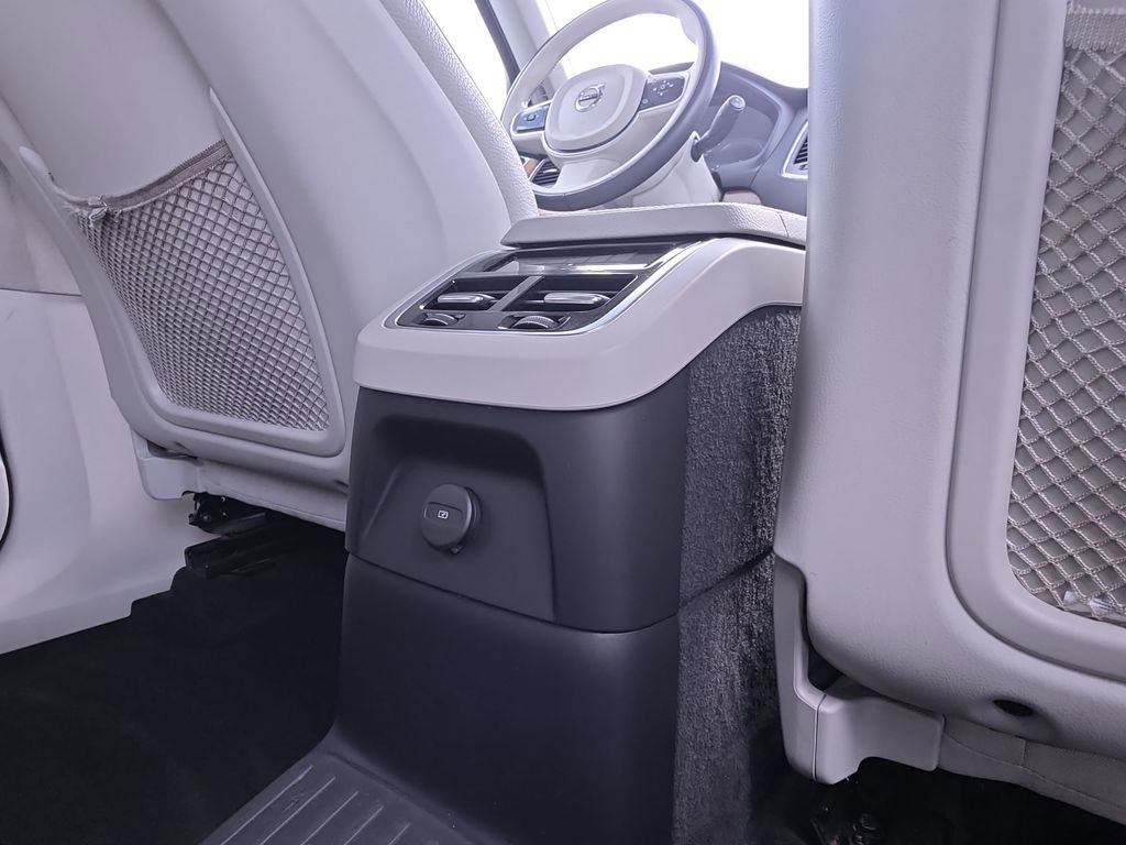 Used 2022 Volvo XC90 T8 Inscription Expression image 11