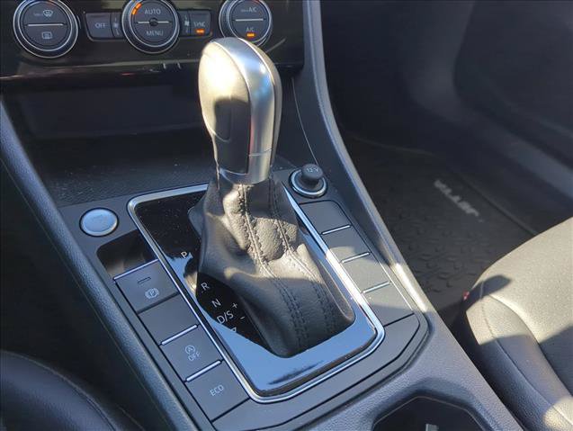 Used 2019 Volkswagen Jetta SE w/ Cold Weather Package FWD image 26