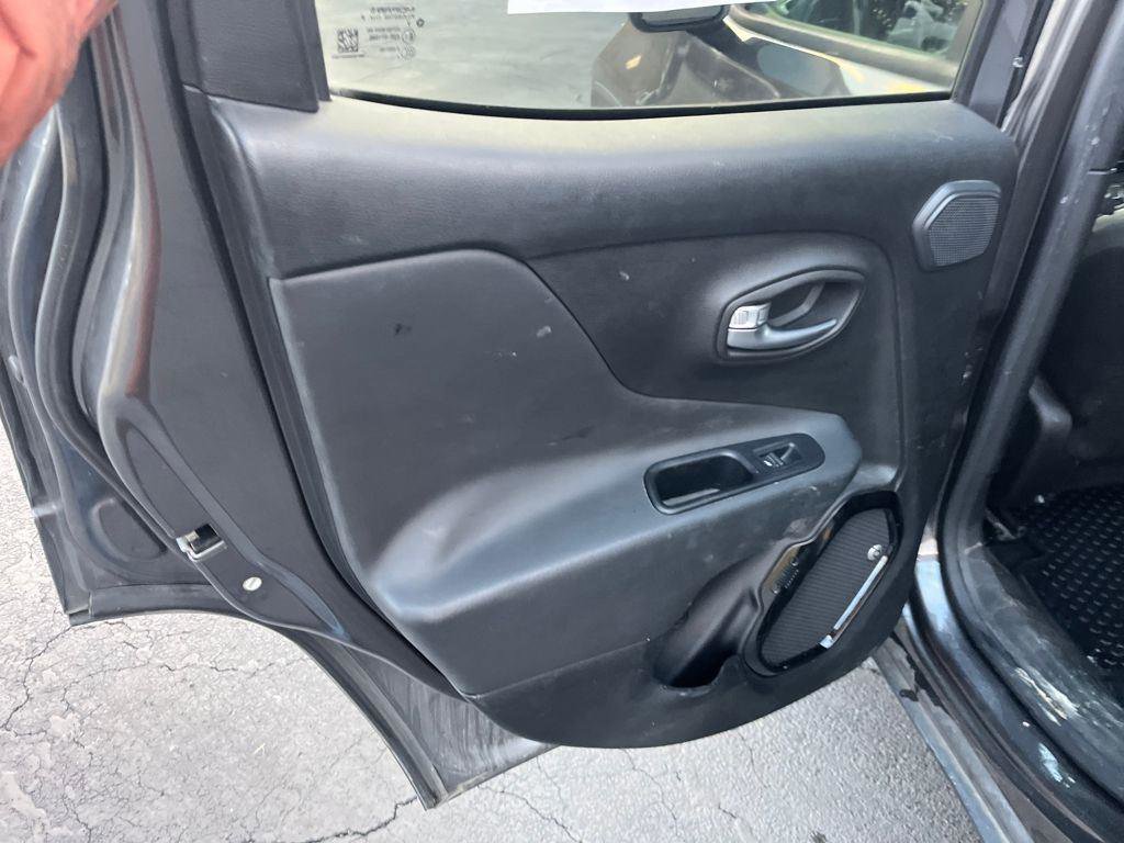 Used 2017 Jeep Renegade Altitude AWD/4WD image 21