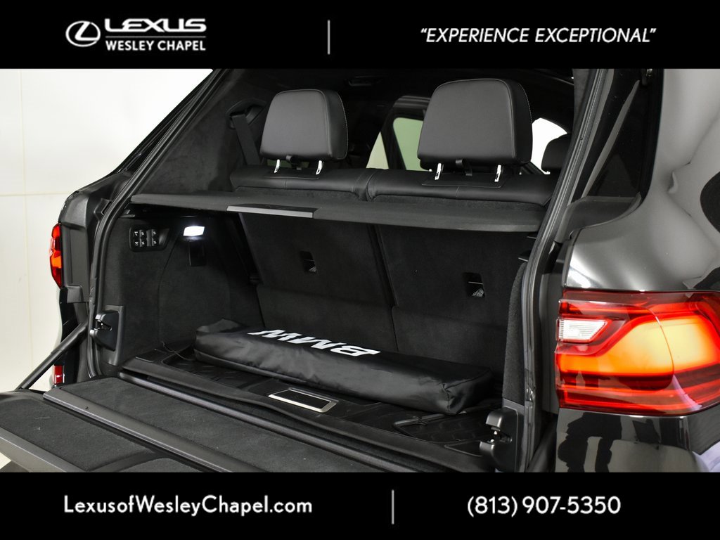 Used 2022 BMW X7 M50i w/ Luxury Seating Package image 15
