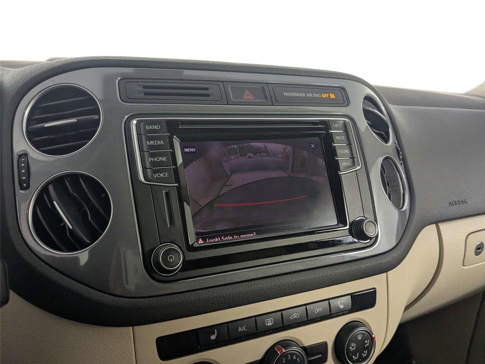 Used 2017 Volkswagen Tiguan S image 17