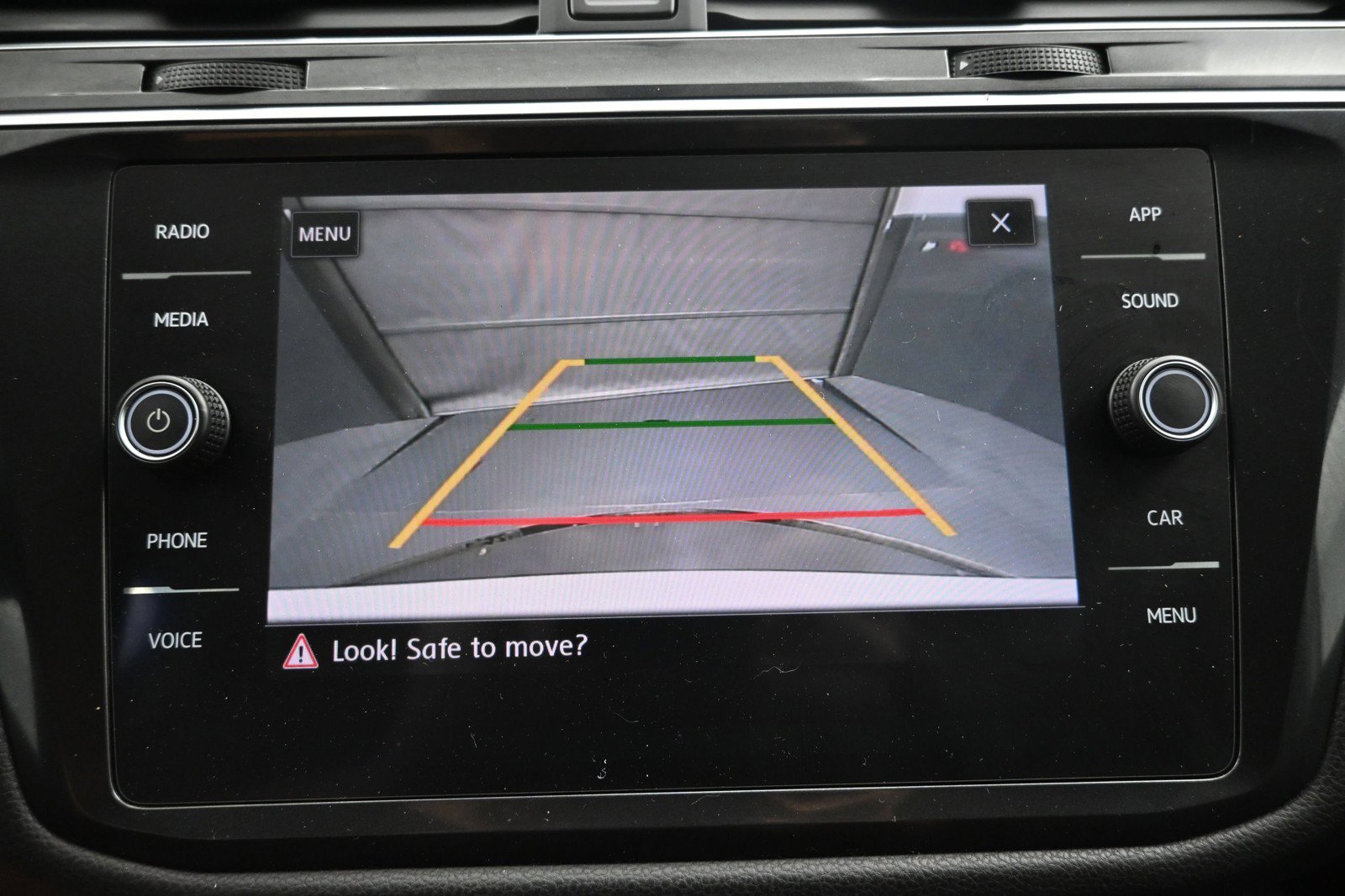 Used 2019 Volkswagen Tiguan SE w/ Panoramic Sunroof Package AWD/4WD image 16