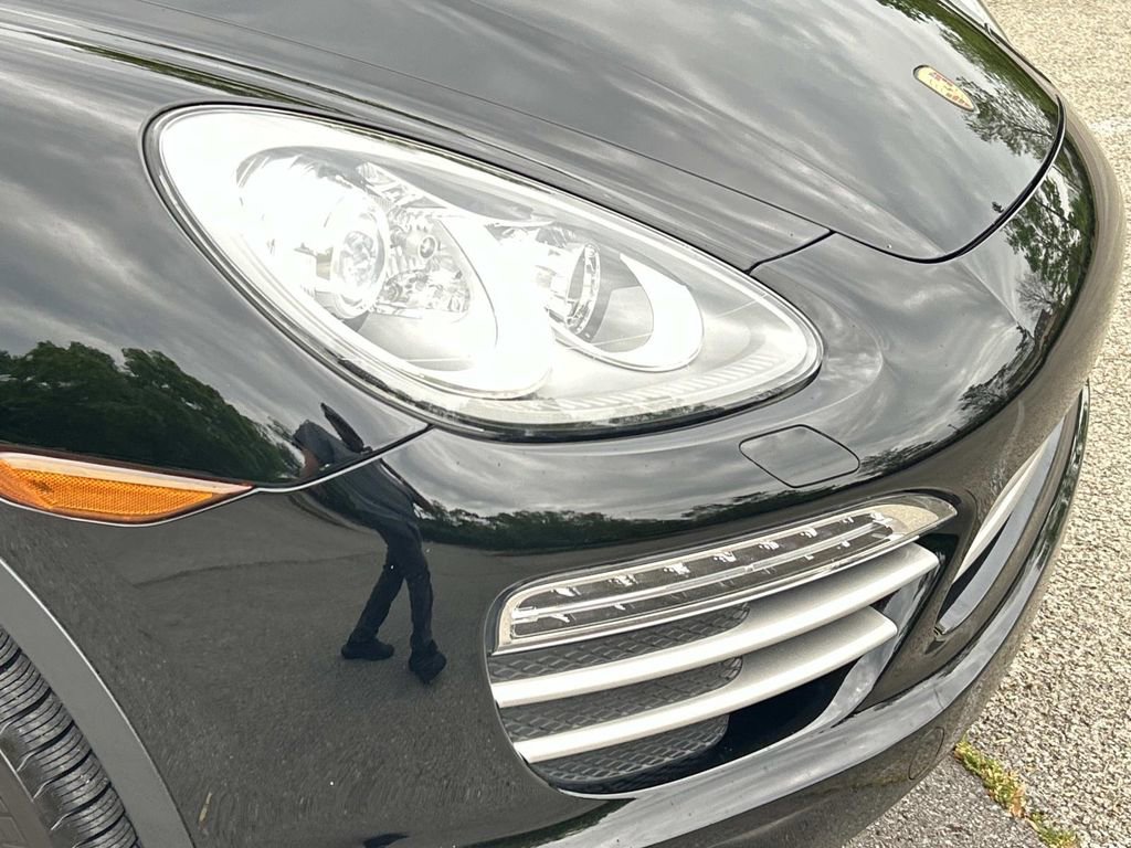 Used 2014 Porsche Cayenne Platinum Edition AWD/4WD image 10