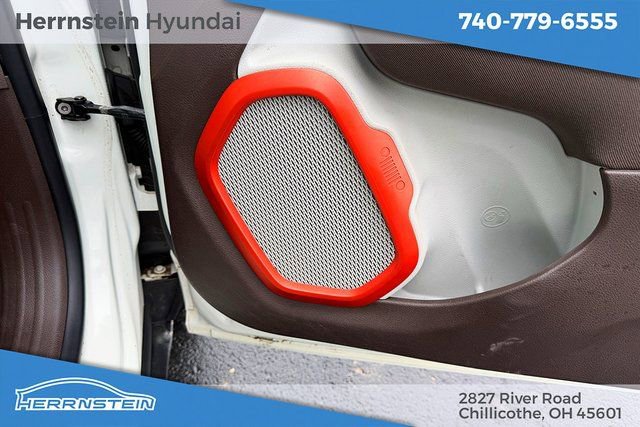 Used 2015 Jeep Renegade Latitude w/ Cold Weather Group image 27