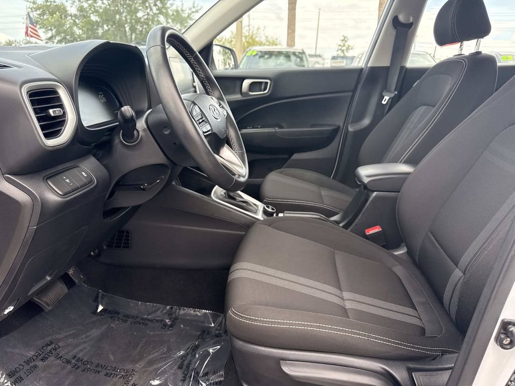 Used 2025 Hyundai Venue SEL FWD image 19