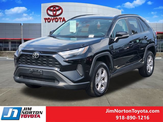 Used 2025 Toyota RAV4 XLE AWD/4WD image 3