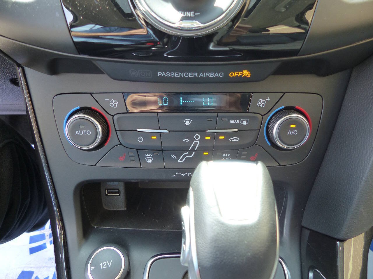 Used 2017 Ford Focus Titanium FWD image 35