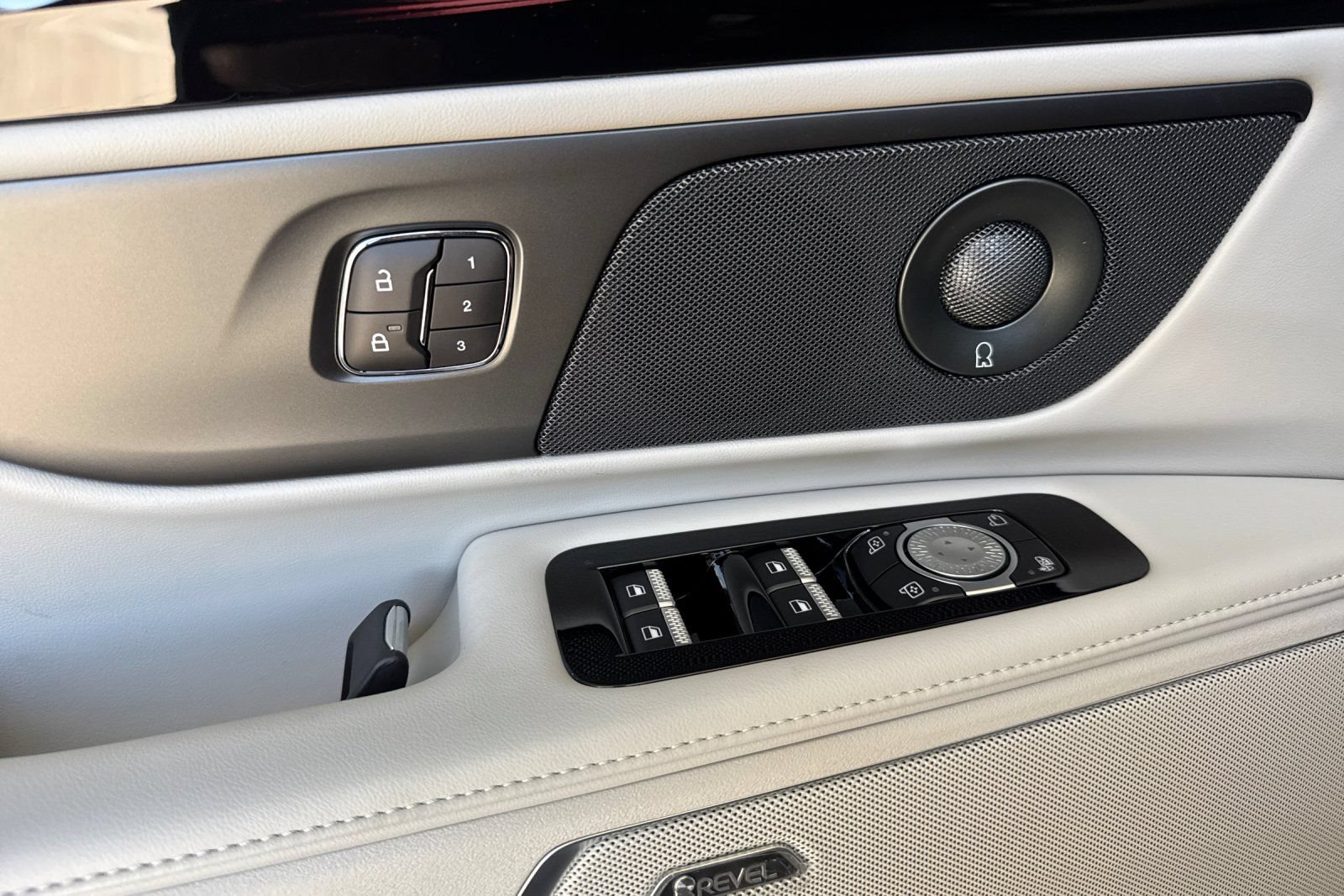 New 2026 Lincoln Nautilus Reserve w/ Jet Appearance Package AWD/4WD image 8