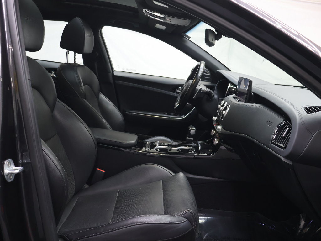 Used 2022 Kia Stinger GT-Line w/ Sun & Sound Package AWD/4WD image 9