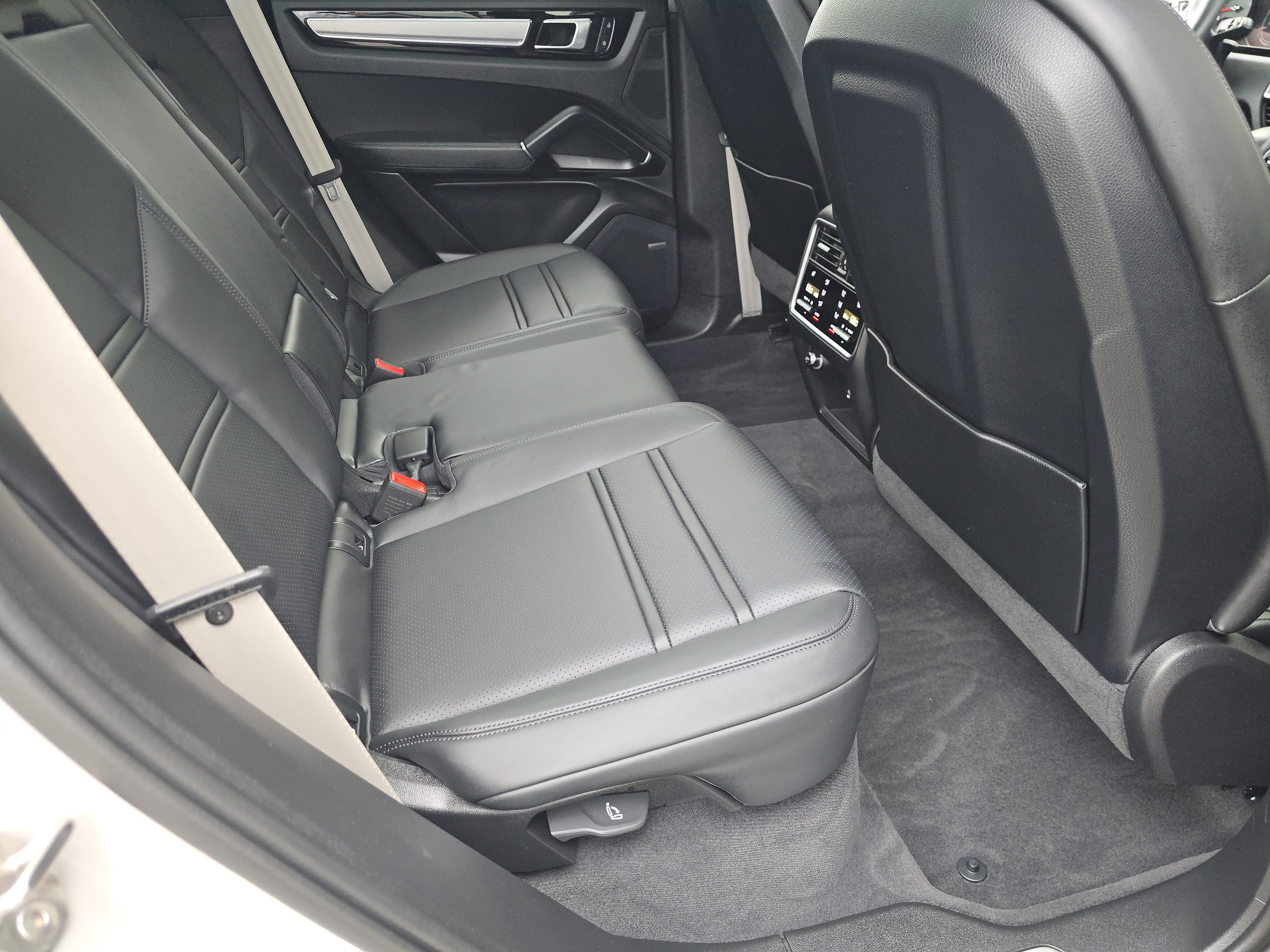 Certified 2023 Porsche Cayenne S Platinum image 14