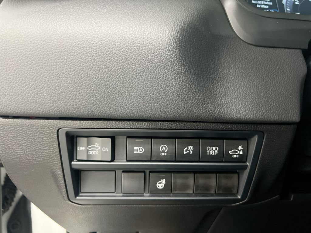 Used 2026 Toyota Tundra Limited AWD/4WD image 19