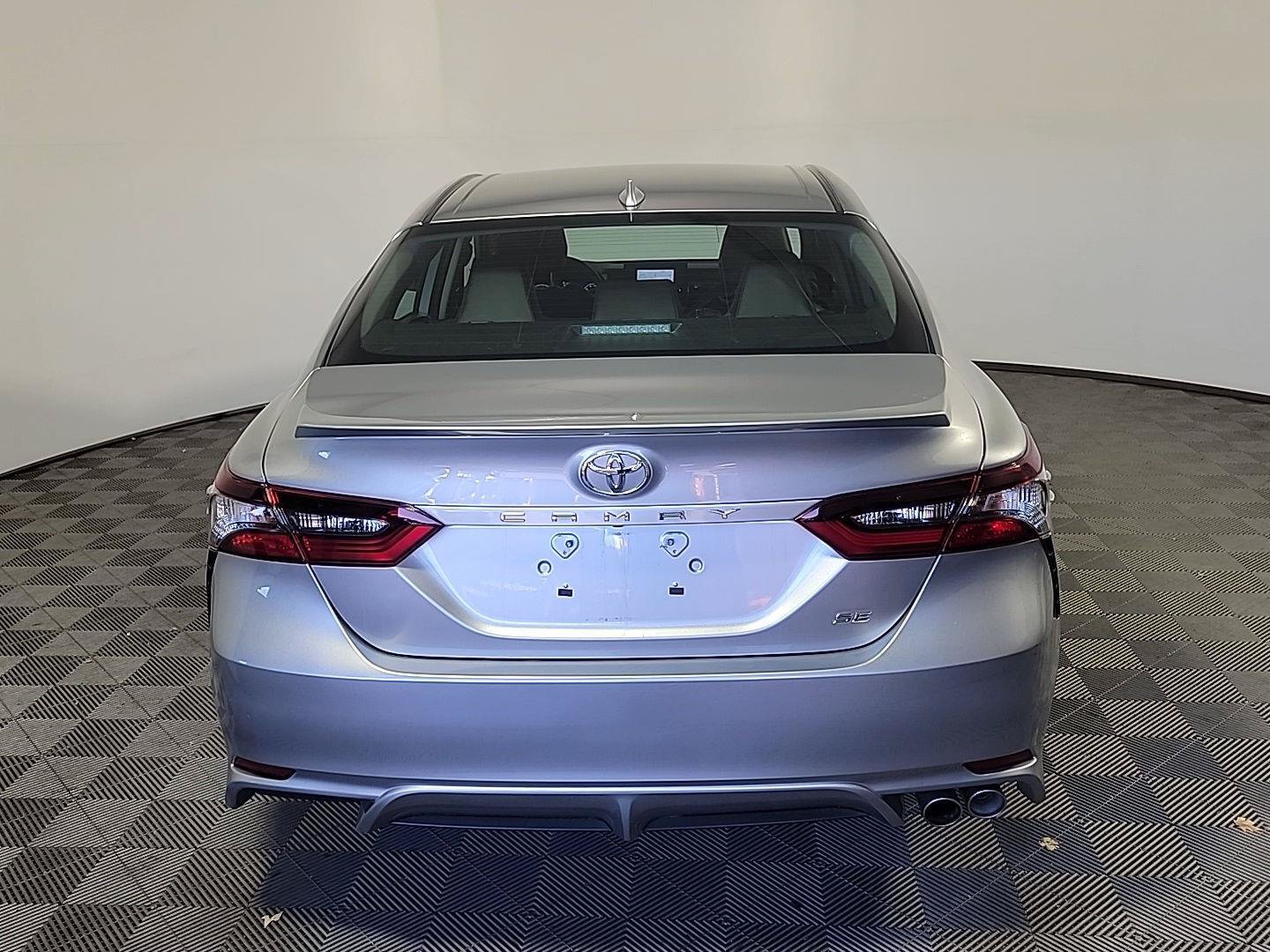 Used 2022 Toyota Camry SE FWD image 5
