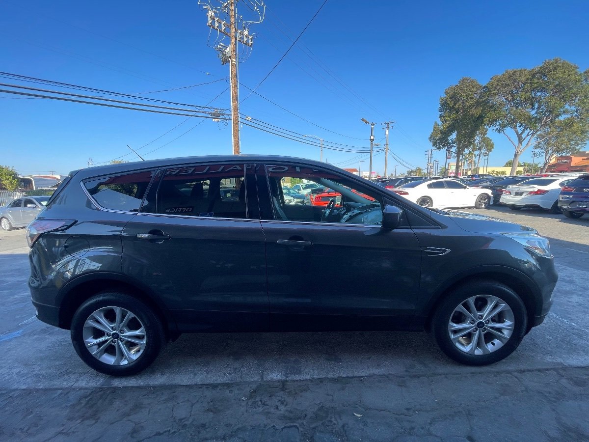 Used 2017 Ford Escape SE FWD image 4