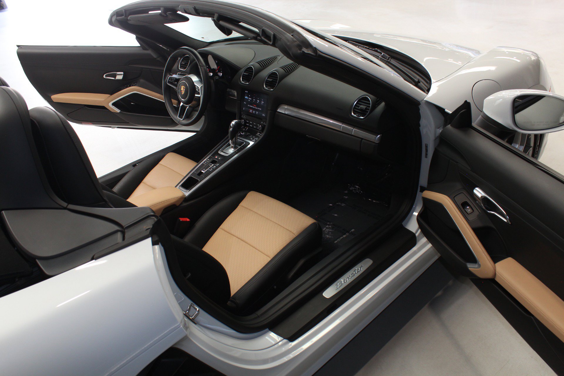 Used 2021 Porsche 718 Boxster w/ Premium Package RWD image 59