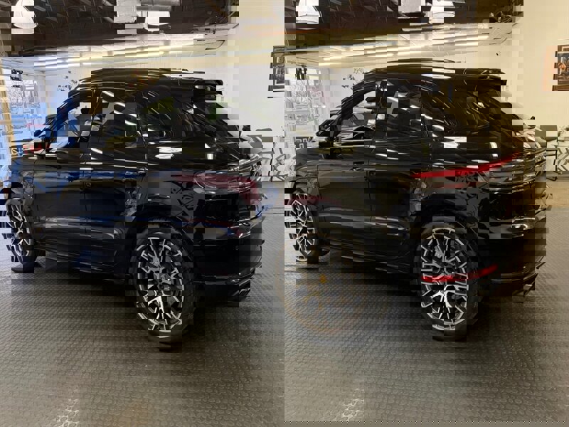 Used 2020 Porsche Macan Turbo image 9