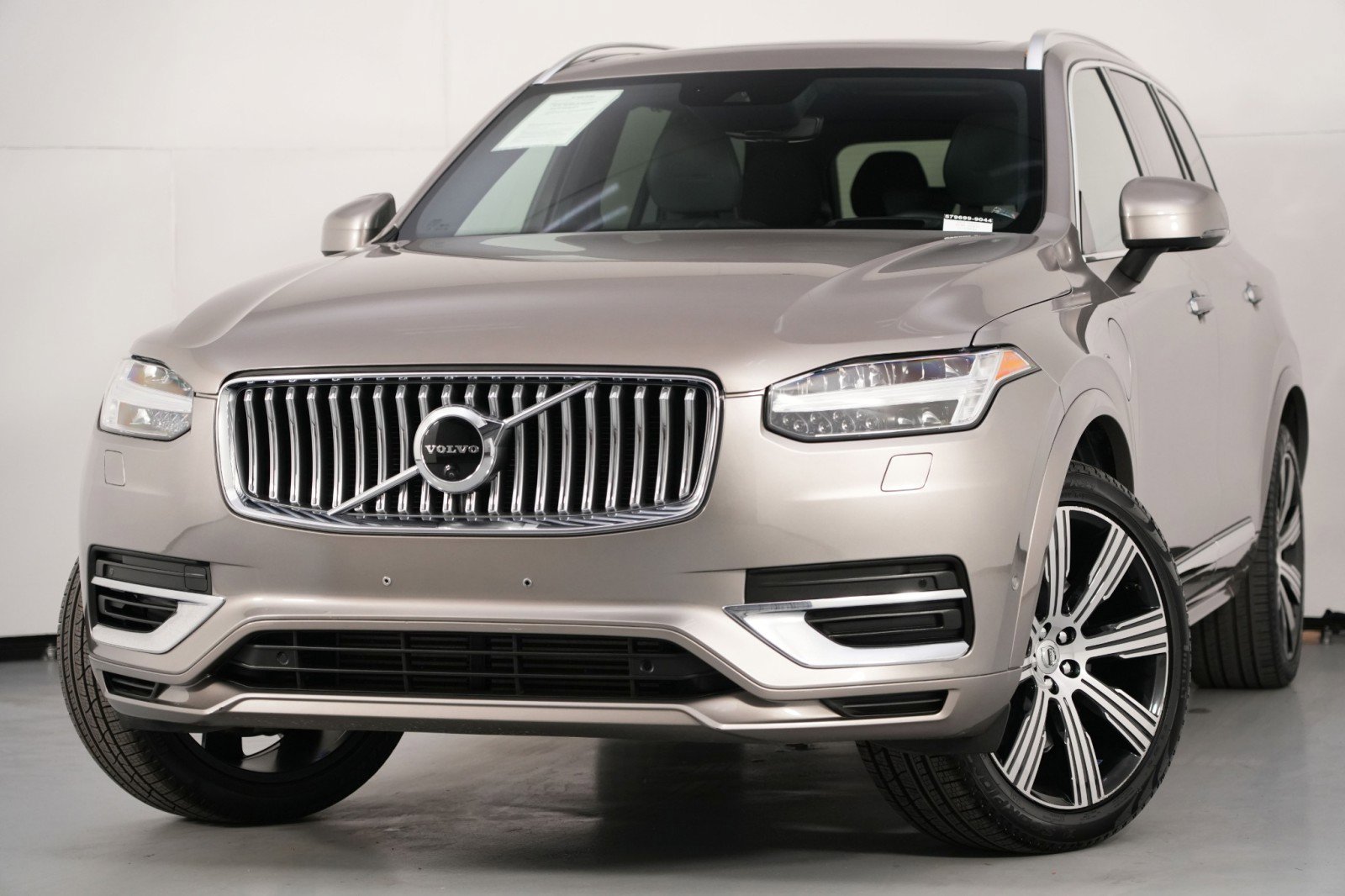 Used 2020 Volvo XC90 T8 Inscription w/ Protection Package image 3