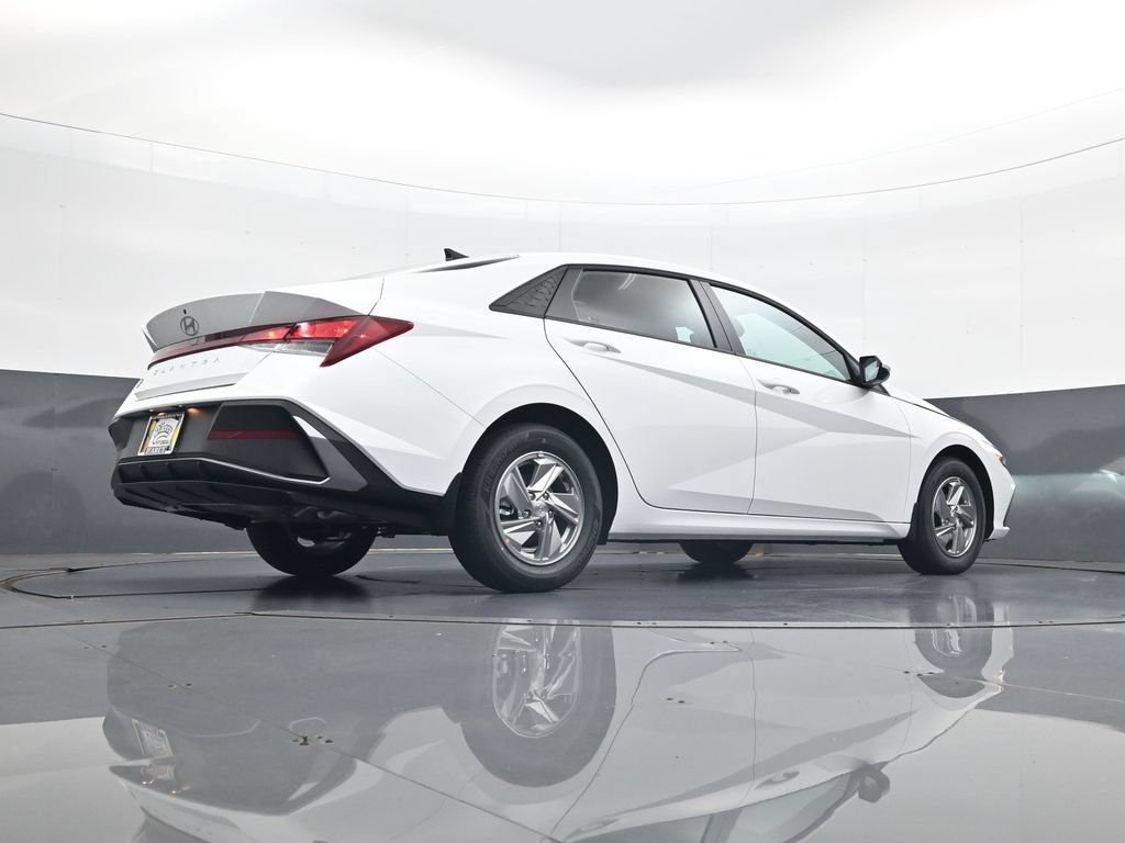 New 2026 Hyundai Elantra SE FWD image 25