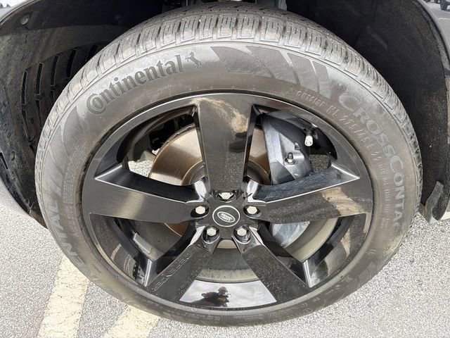 Used 2025 Land Rover Defender 130 X-Dynamic SE AWD/4WD image 11