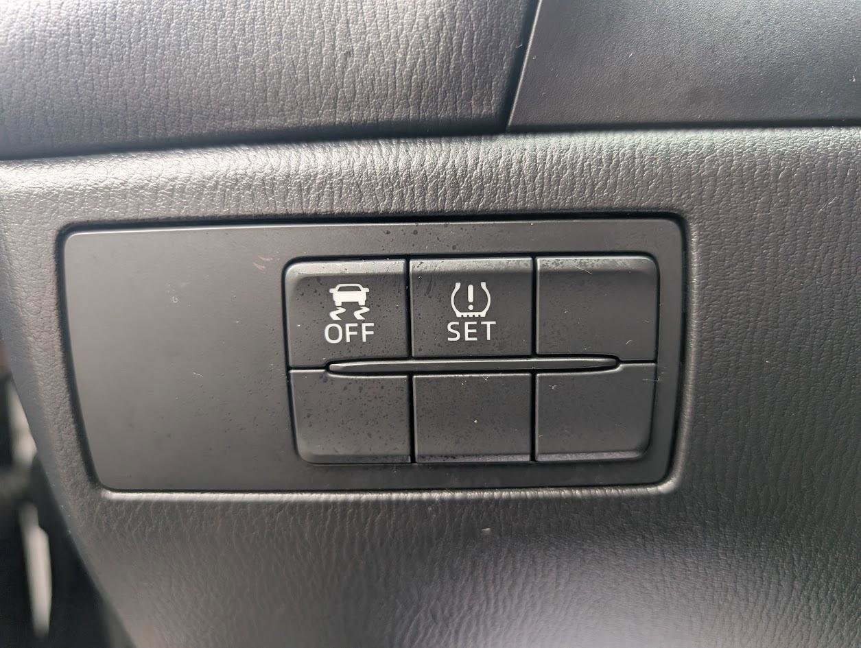 Used 2015 MAZDA MAZDA3 i Sport image 26