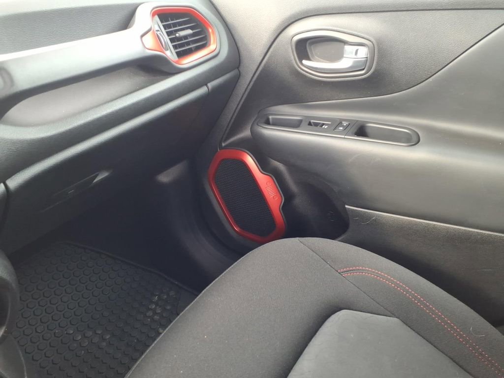 Used 2017 Jeep Renegade Trailhawk image 23