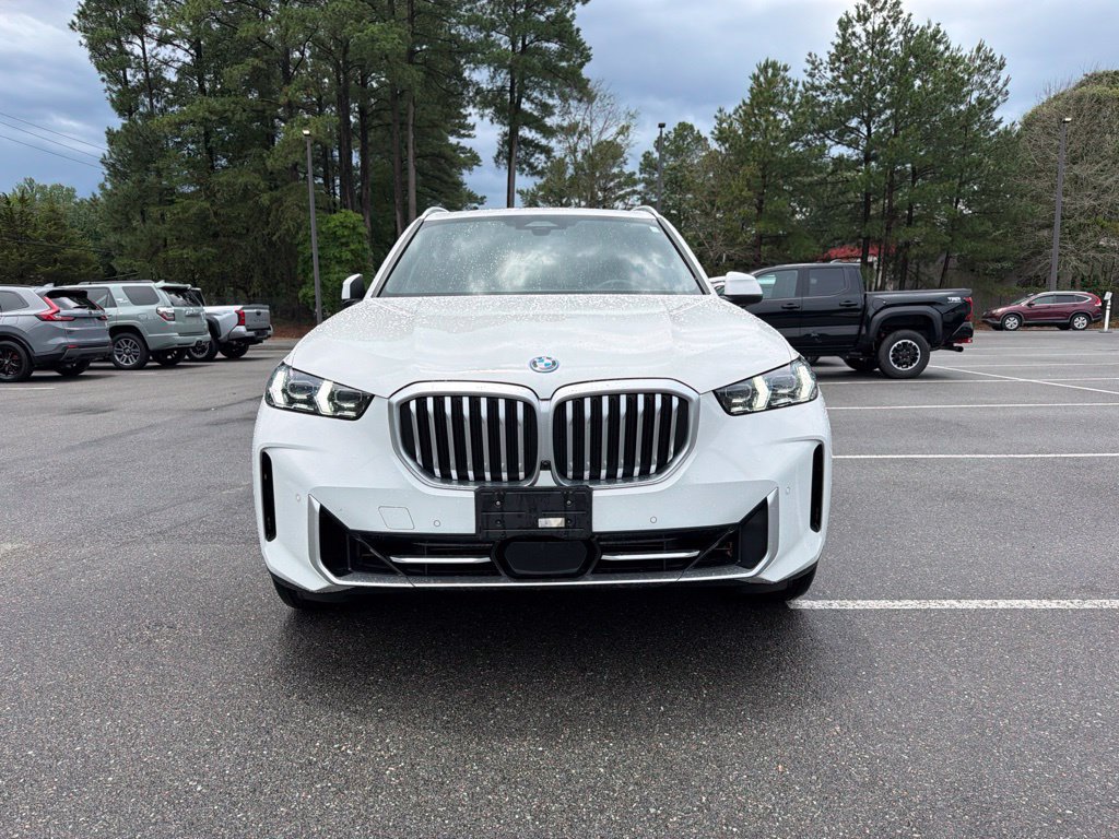 Used 2025 BMW X5 xDrive50e AWD/4WD image 3