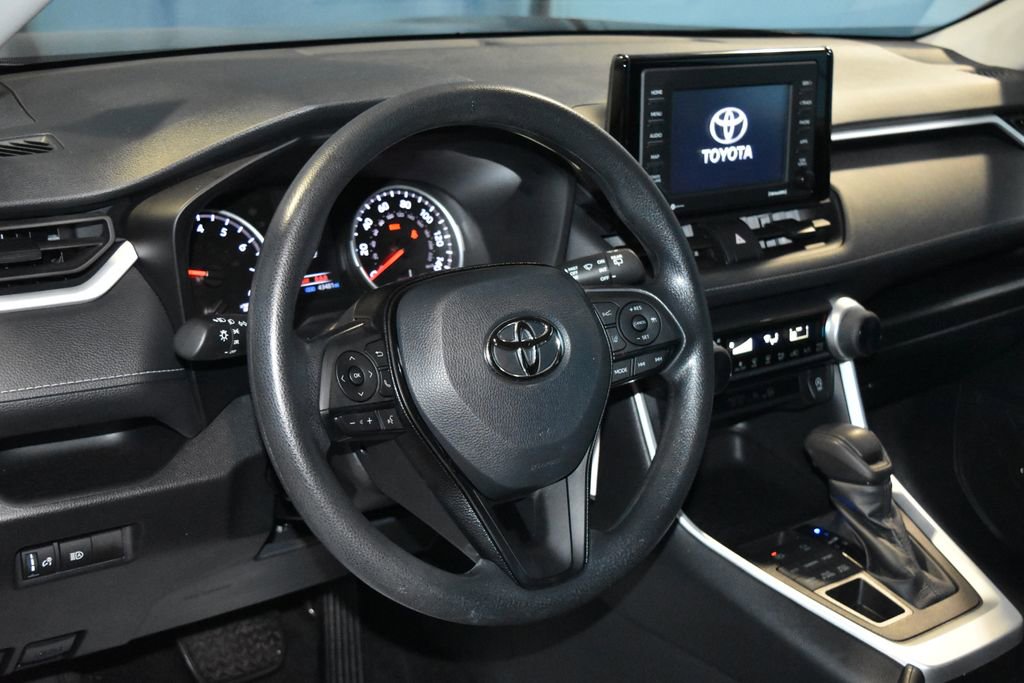 Used 2021 Toyota RAV4 LE image 2