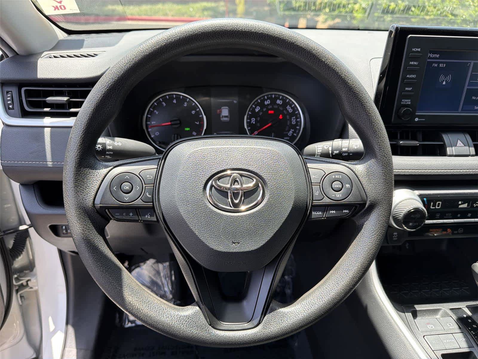 Used 2022 Toyota RAV4 XLE FWD image 16