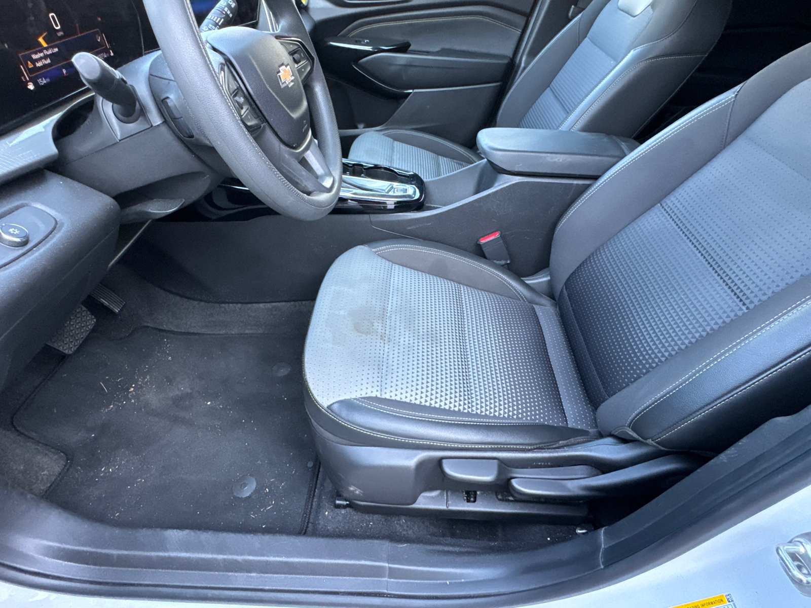 Used 2025 Chevrolet Trax LT FWD image 9