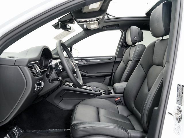 Certified 2025 Porsche Macan image 6