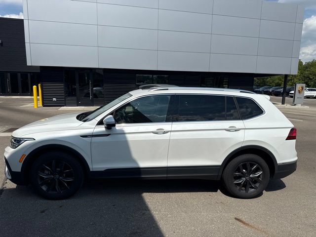Used 2023 Volkswagen Tiguan SE w/ Panoramic Sunroof Package FWD image 5
