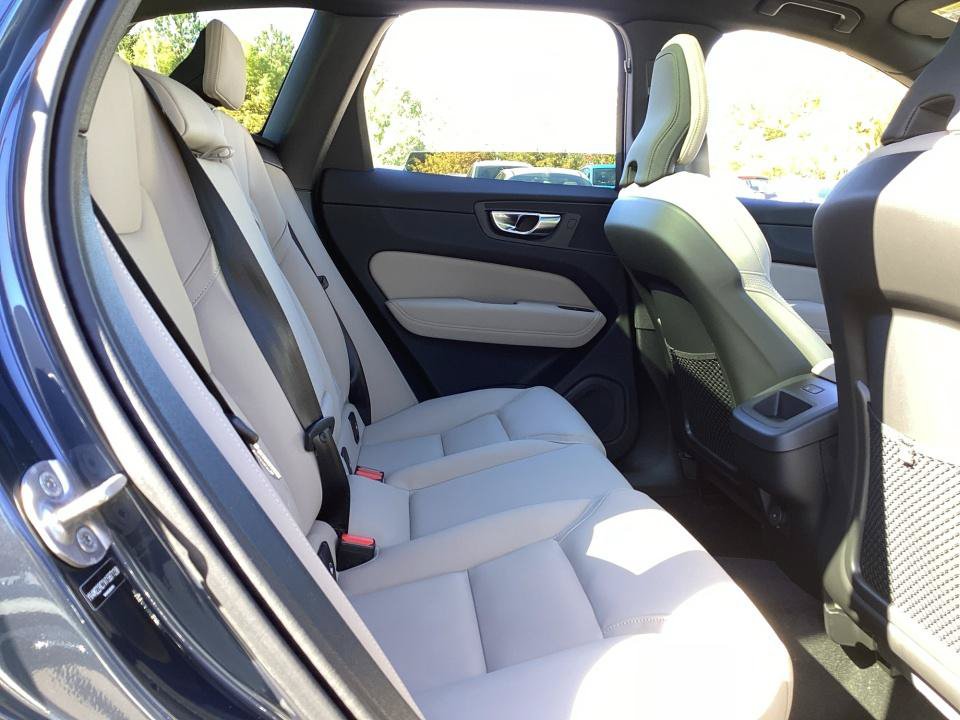 New 2027 Volvo XC60 B5 Plus AWD/4WD image 29