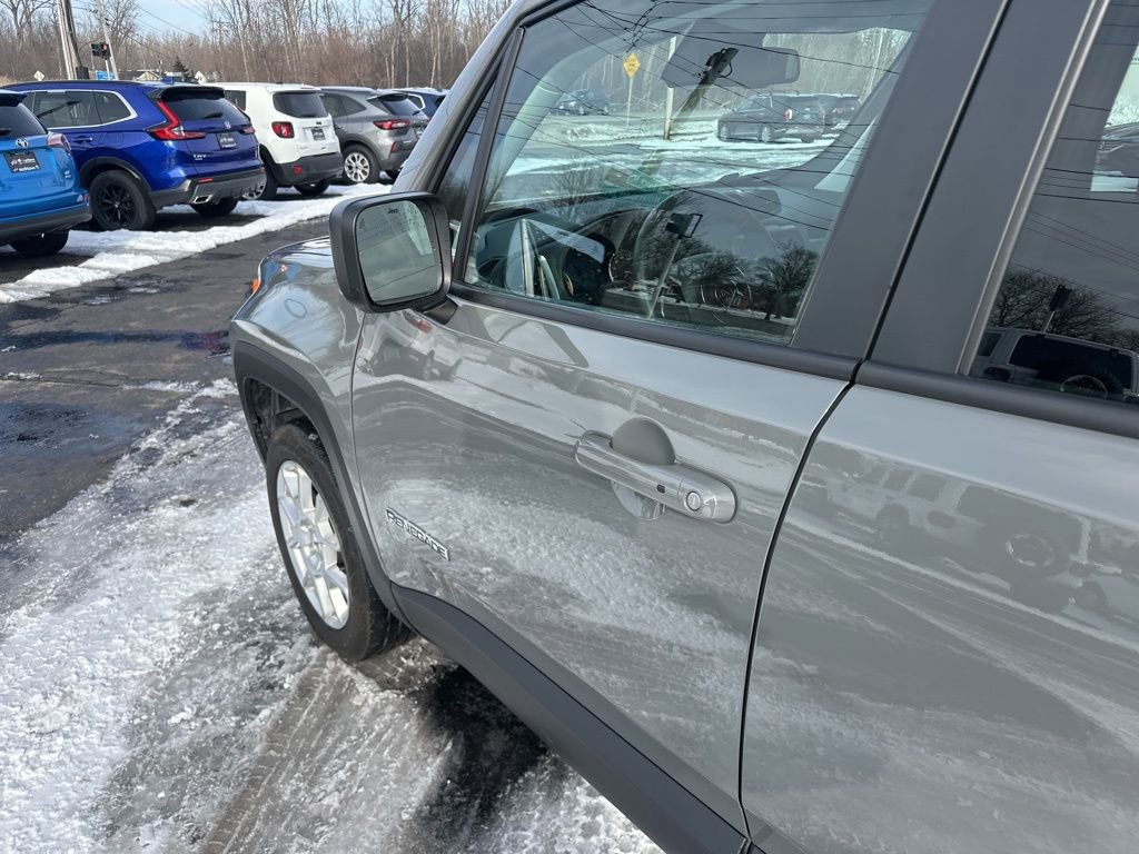 Used 2022 Jeep Renegade Latitude w/ Convenience Group image 11