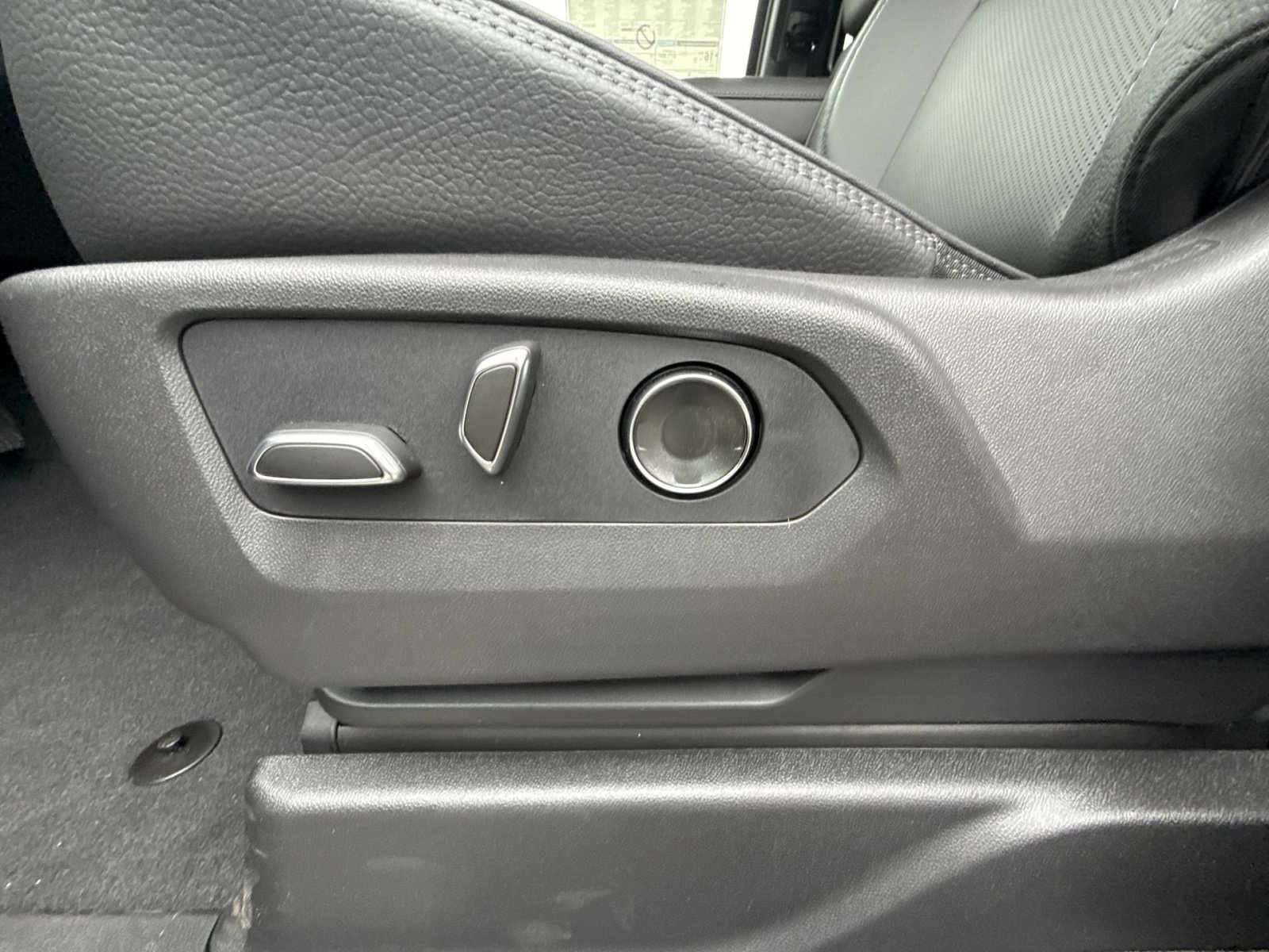 New 2026 GMC Yukon XL Denali w/ Denali Reserve Package image 14