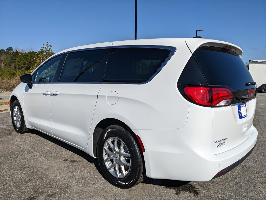 New 2026 Chrysler Voyager LX image 20