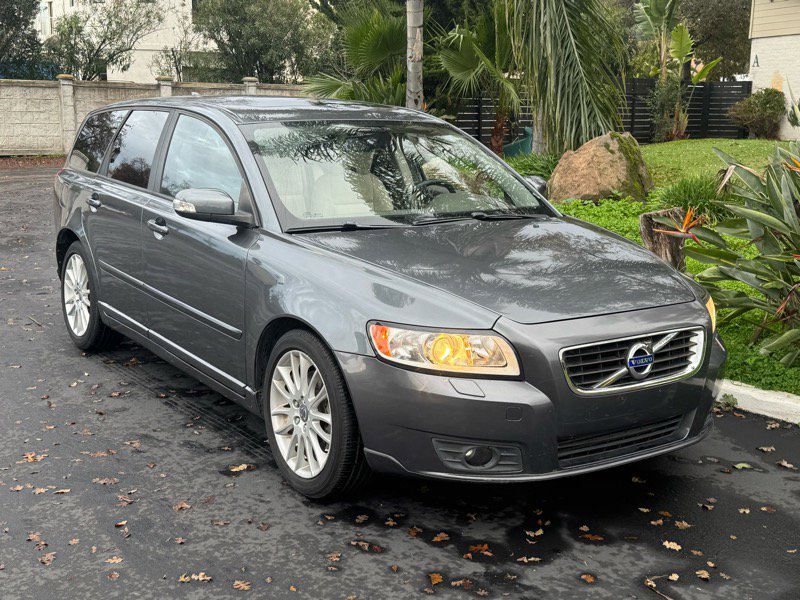 Used 2011 Volvo V50 T5 w/ Preferred Pkg image 4