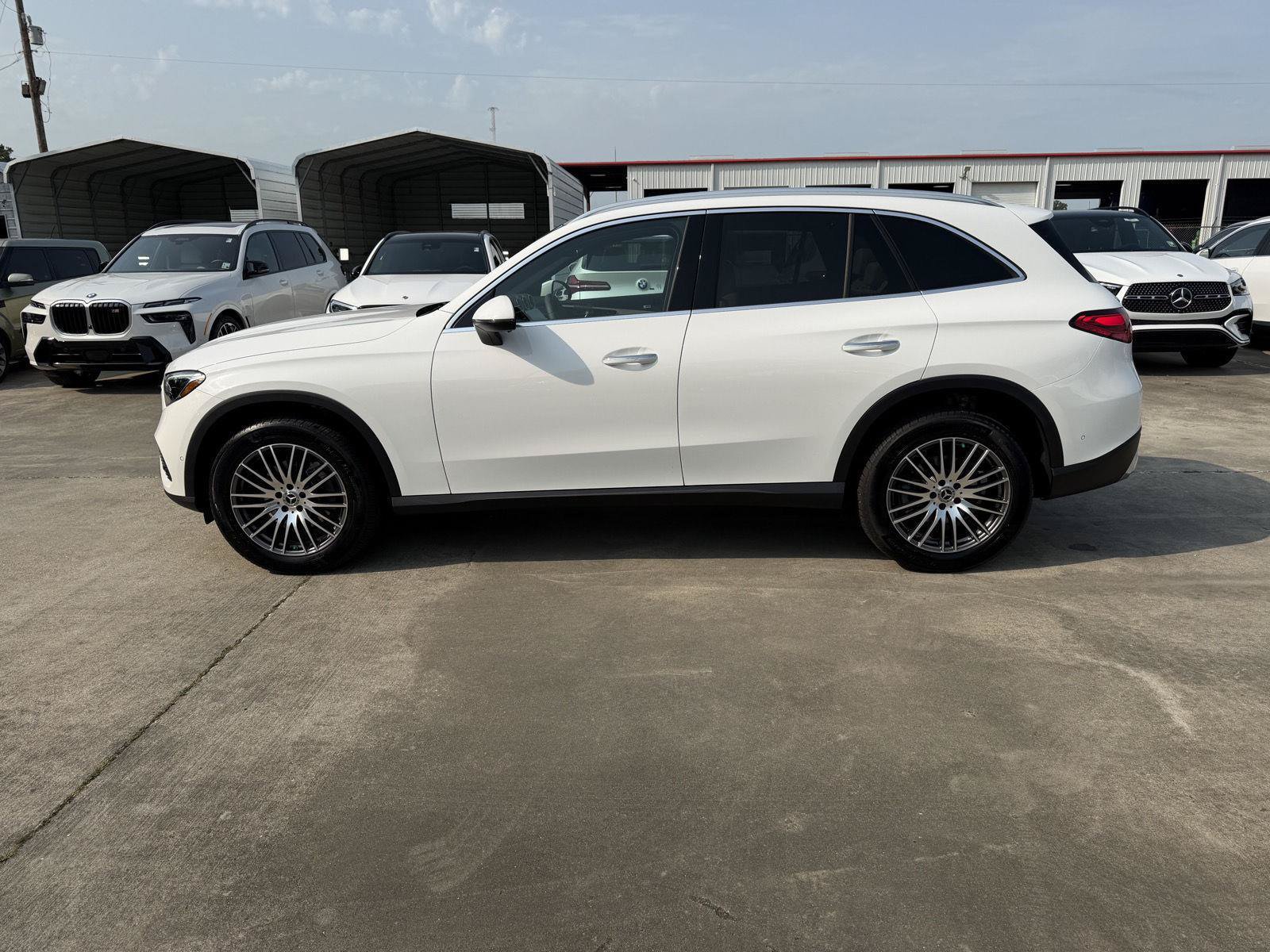 Used 2025 Mercedes-Benz GLC 300 4MATIC image 16