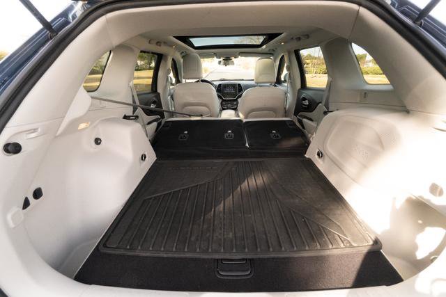 Used 2020 Jeep Cherokee Latitude Plus image 33