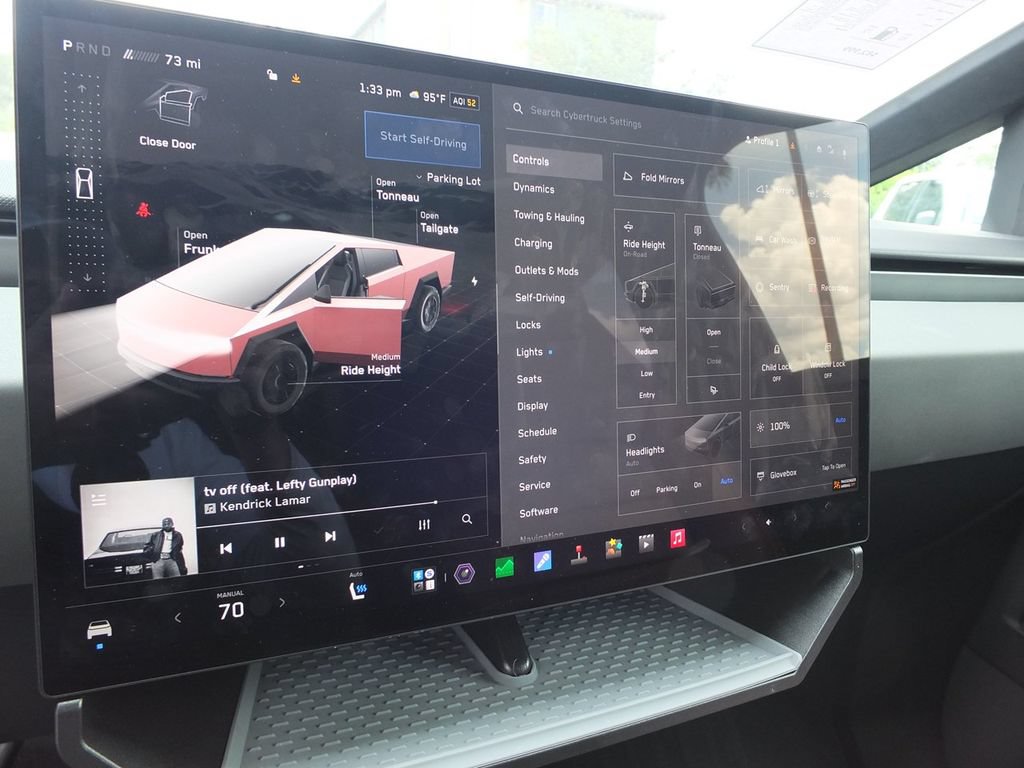 Used 2025 Tesla Cybertruck AWD Crew Cab image 28