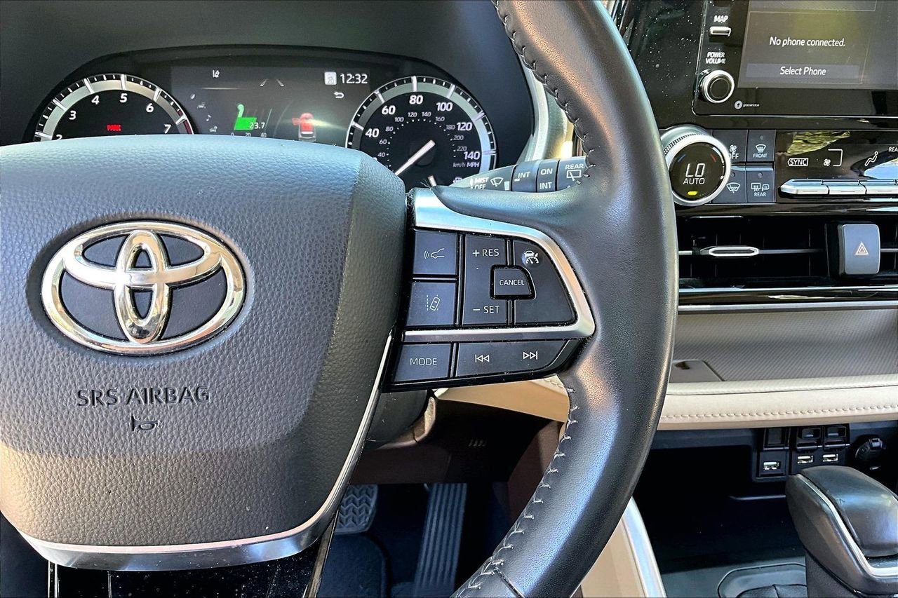 Used 2020 Toyota Highlander XLE FWD image 11