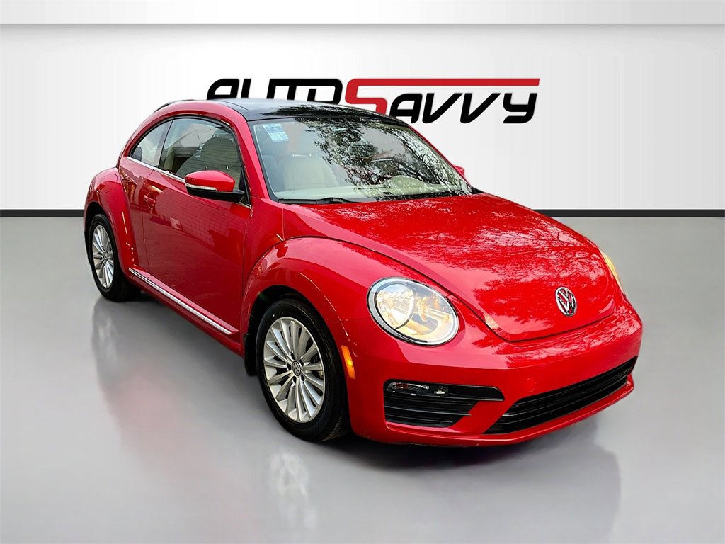 Used 2019 Volkswagen Beetle 2.0T SE image 1