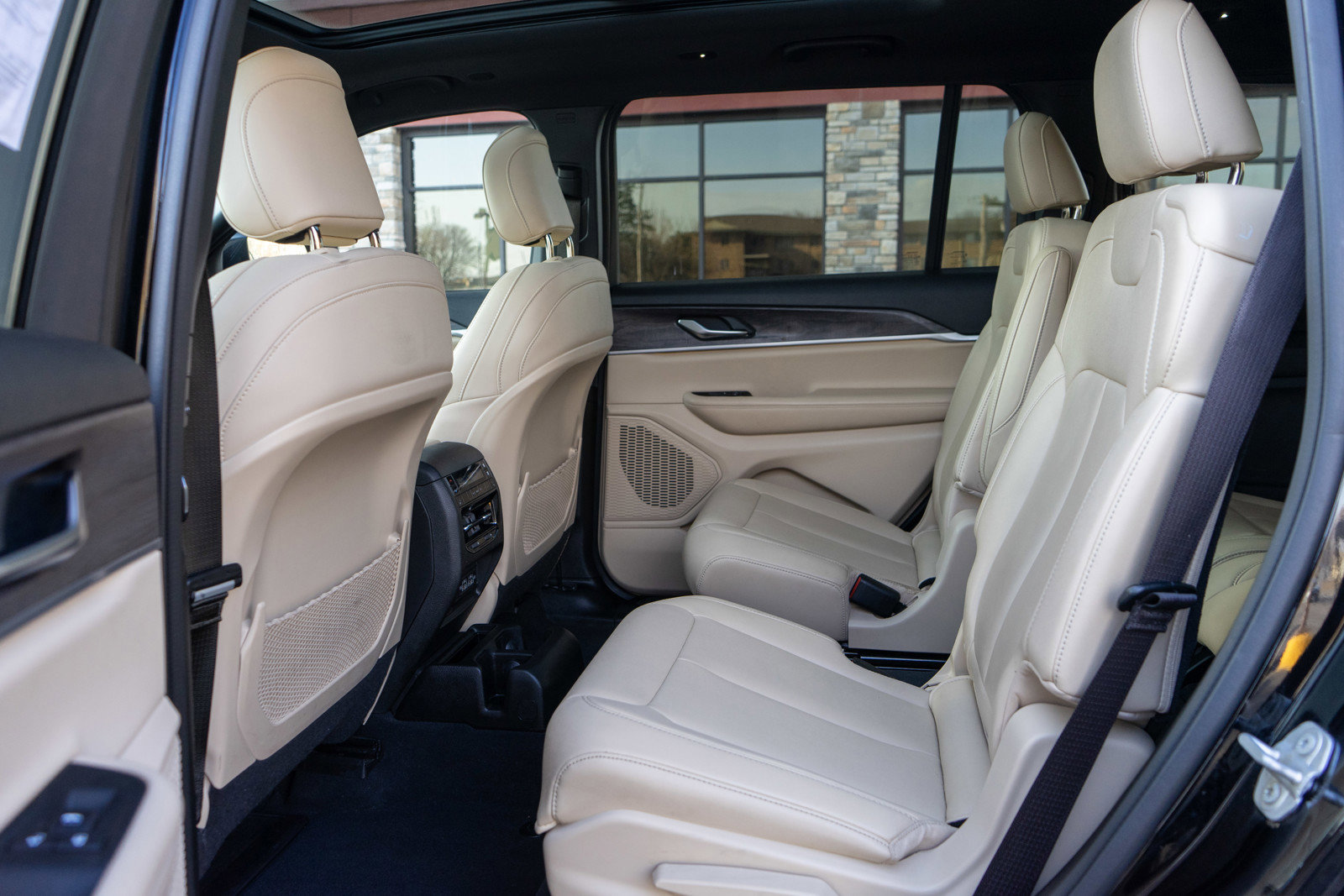 Used 2023 Jeep Grand Cherokee L Limited AWD/4WD image 30